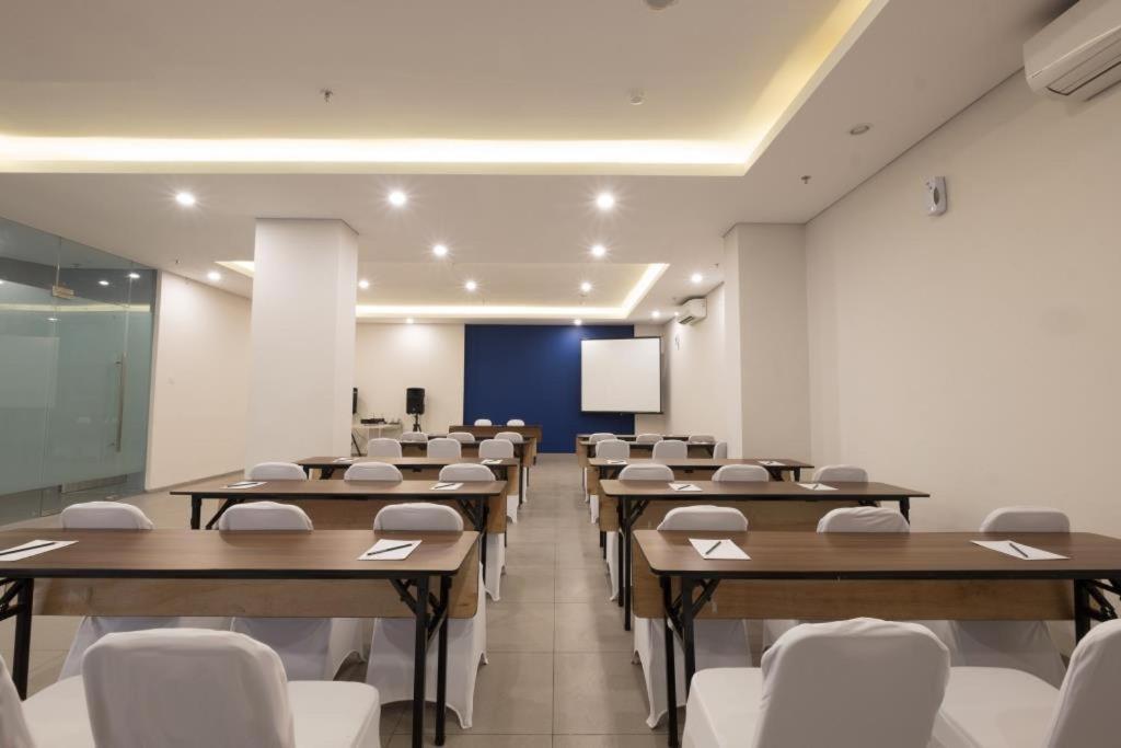 Hotel 88 Bekasi By Wh Eksteriør bilde