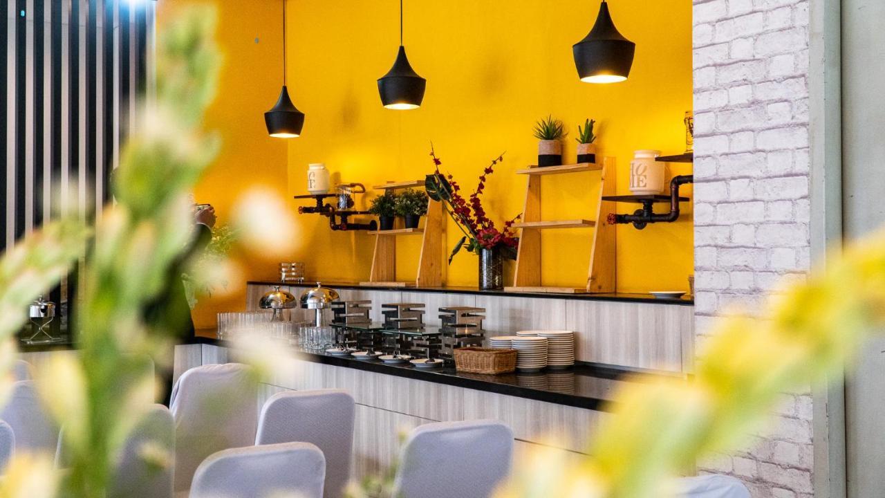 Hotel 88 Bekasi By Wh Eksteriør bilde